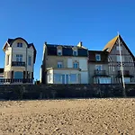 Aux Bains Des Mots بيت للعطل