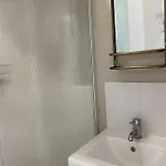 Aux Bains Des Mots بيت للعطل *