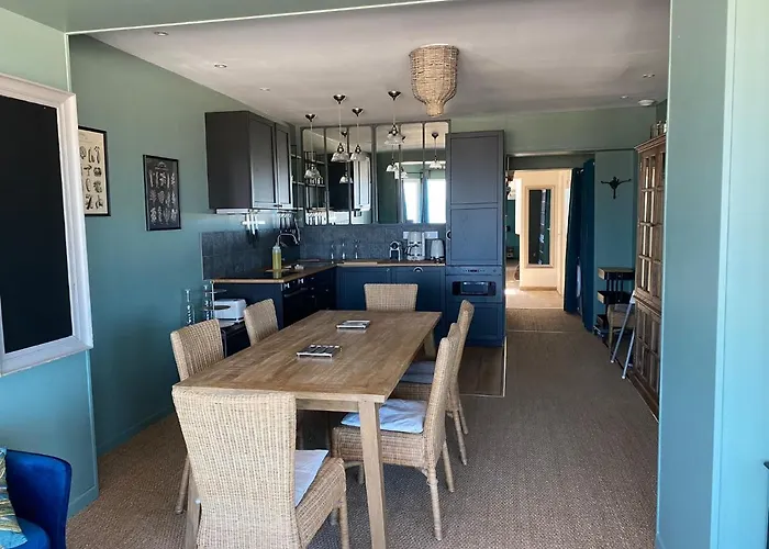 Aux Bains Des Mots בית נופש *